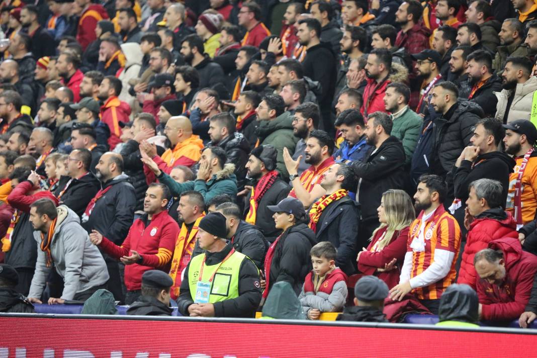 Galatasaray'ın muhteşem geri dönüşünden çok özel resimler: Tribünler şov yaptı 41